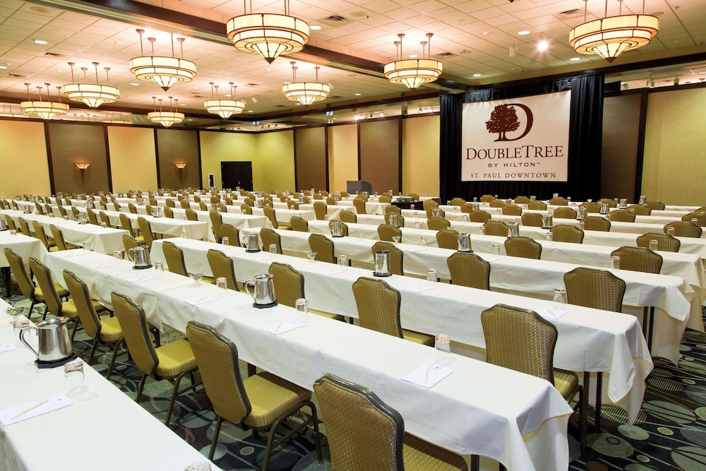 DoubleTree by Hilton Hotel St. Paul Downtown