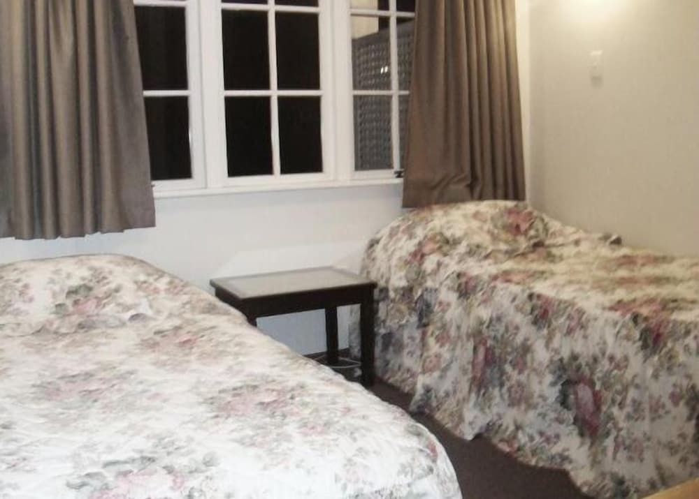Browns Bay Olive Tree Motel & Apartment
