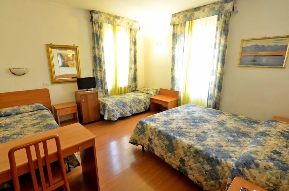 Tirreno Hotel photo 2