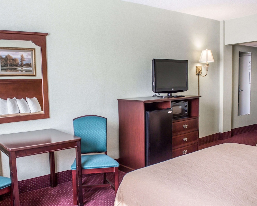 Quality Inn & Conference Center Franklin Downtown