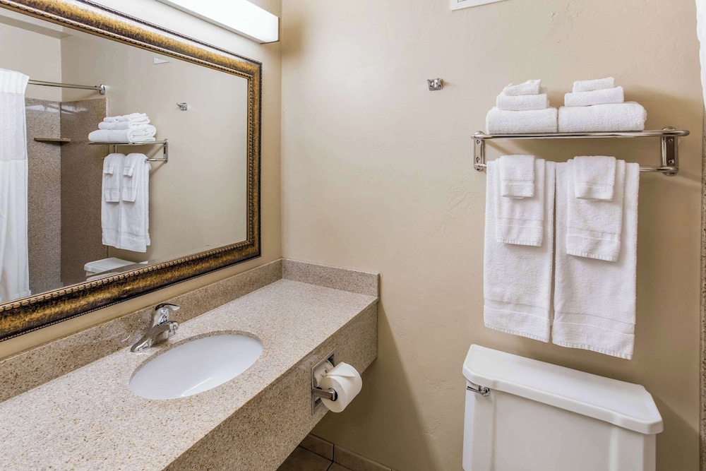 Quality Inn & Suites Green Bay Downtown