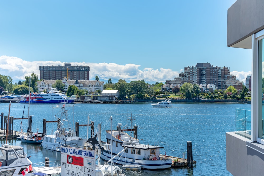 Victoria Regent Waterfront Hotel & Suites
