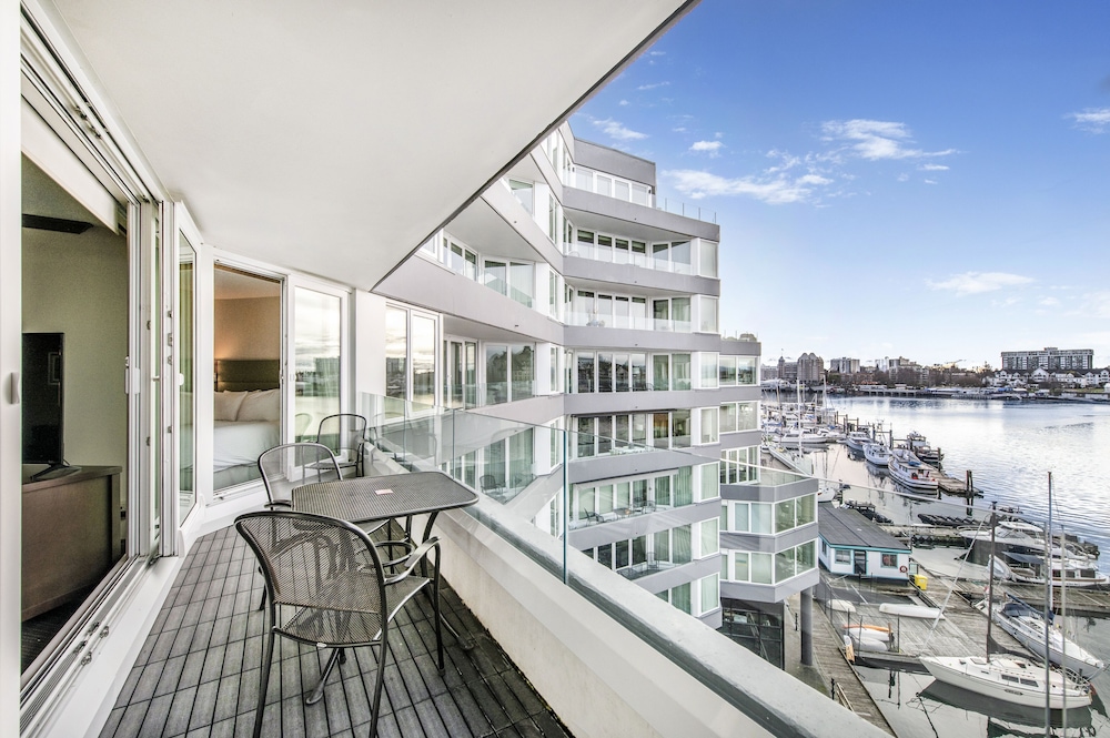 Victoria Regent Waterfront Hotel & Suites