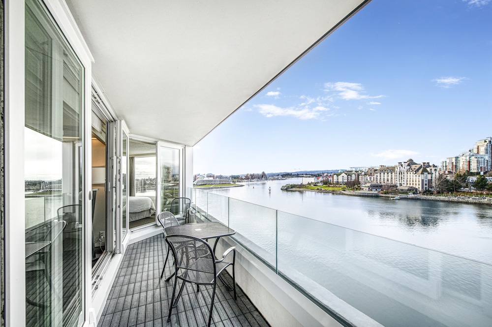 Victoria Regent Waterfront Hotel & Suites