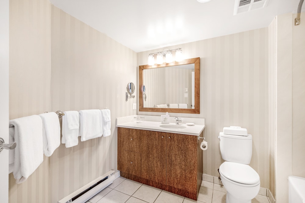 Victoria Regent Waterfront Hotel & Suites photo 4