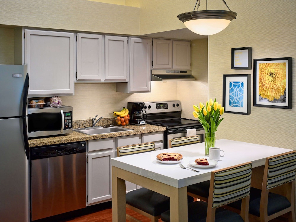 Sonesta Simply Suites Cleveland Airport