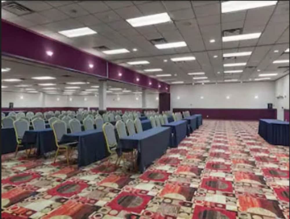 Clarion Inn & Suites and Convention Center