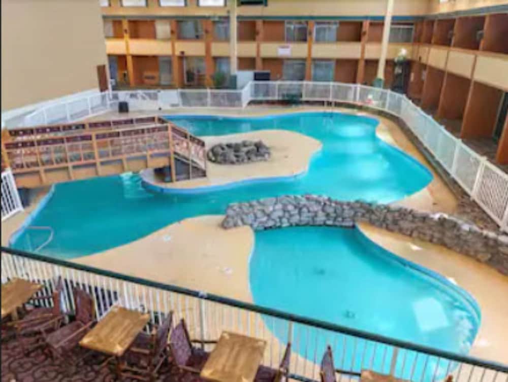 Clarion Inn & Suites and Convention Center