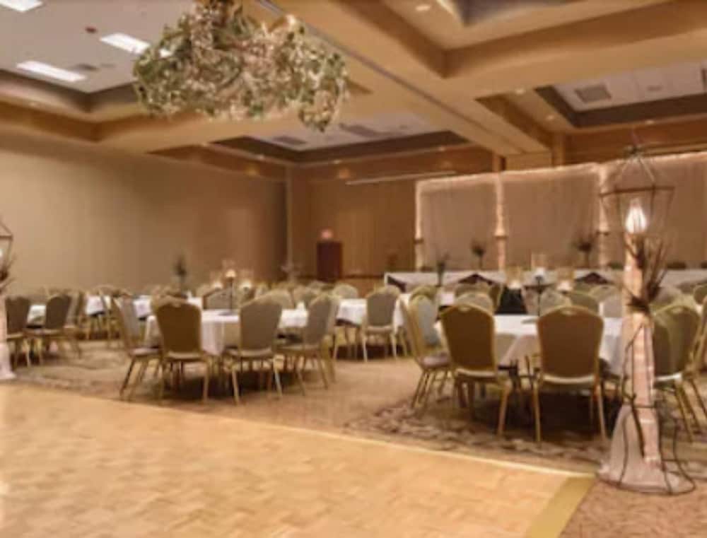 Clarion Inn & Suites and Convention Center