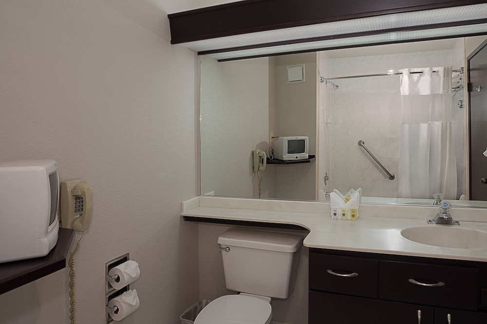 Sojourn Suites Portland Airport