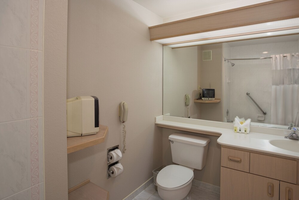 Sojourn Suites Portland Airport