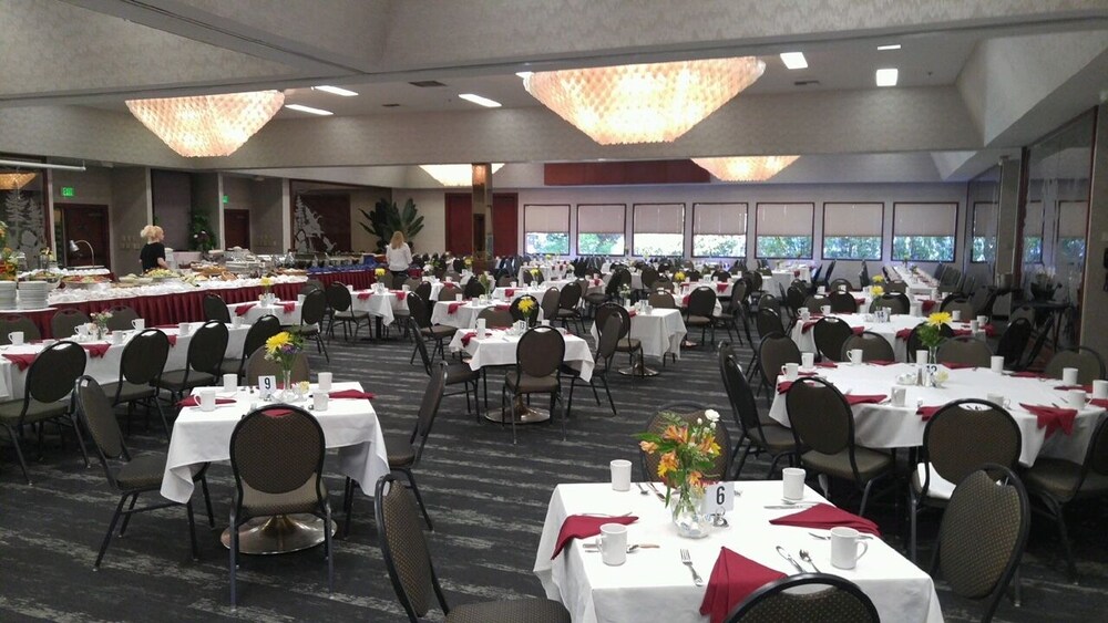 Sojourn Suites Portland Airport