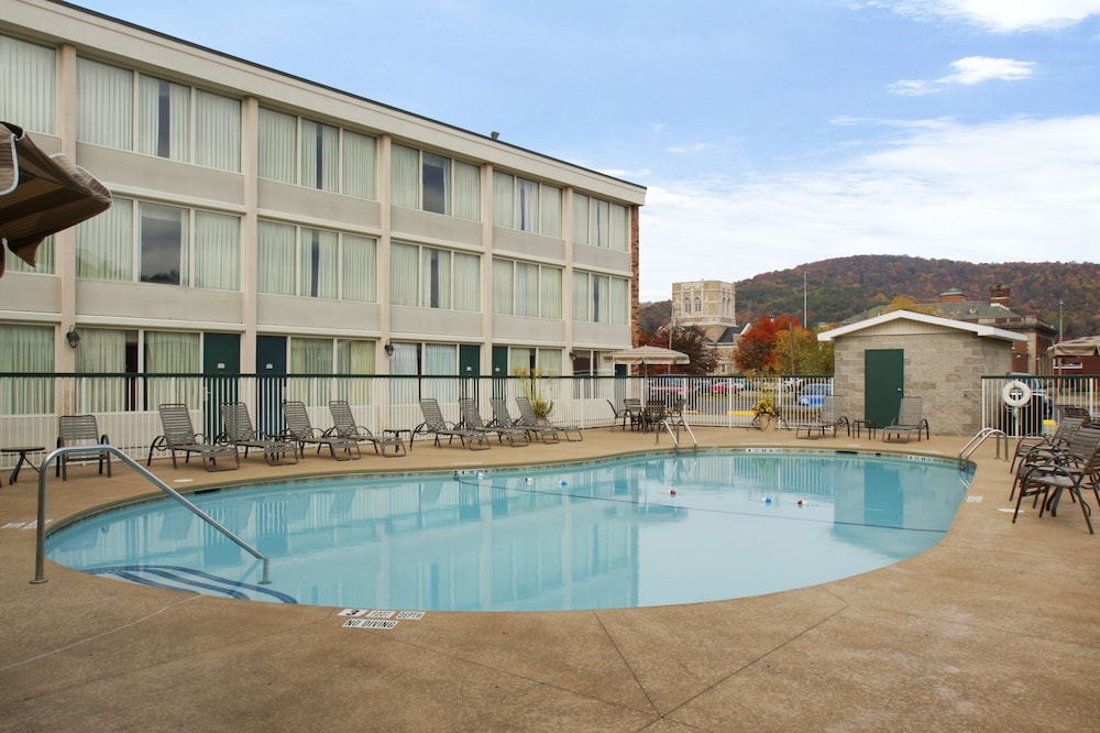 Best Western Plus Bradford Inn