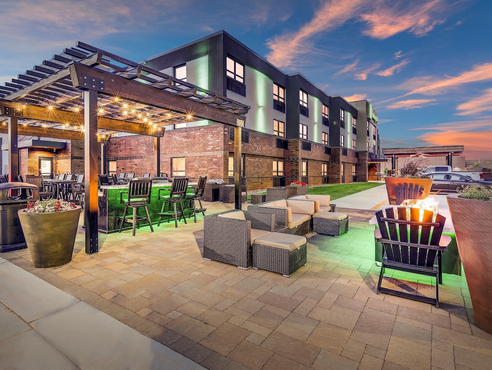 Holiday Inn & Suites St. Cloud by IHG