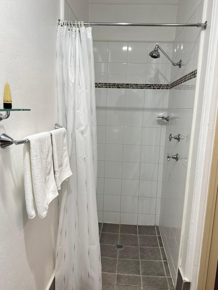 Countryman Motor Inn photo 2