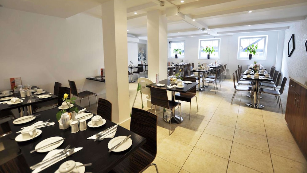 Kensington Court Hotel
