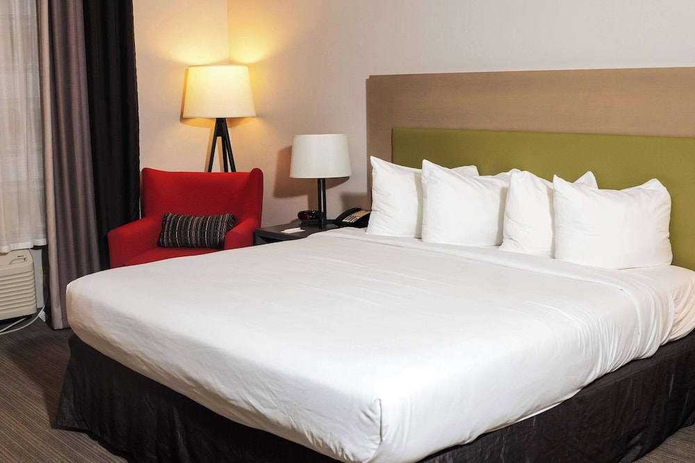 Country Inn & Suites by Radisson Erie