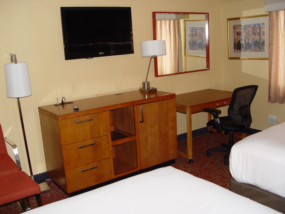 Clarion Hotel Bakersfield North