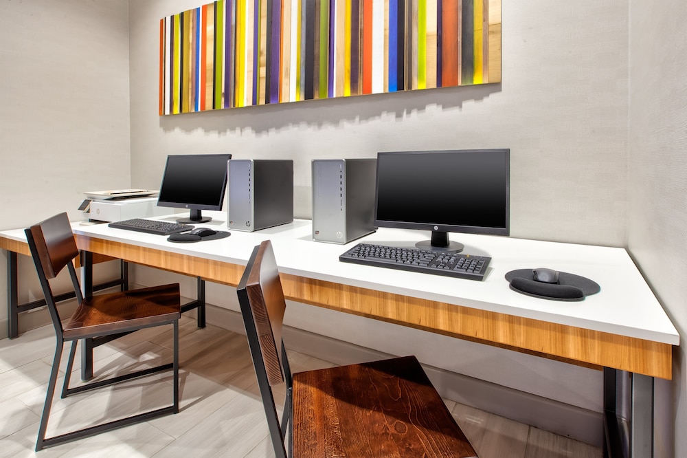 Holiday Inn Express Hotel & Suites VA Beach Oceanfront by IHG