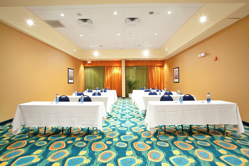 Holiday Inn Express Hotel & Suites VA Beach Oceanfront by IHG