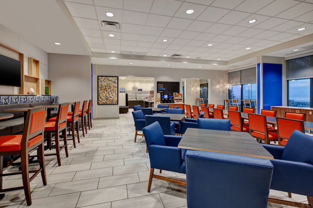 Holiday Inn Express Hotel & Suites VA Beach Oceanfront by IHG