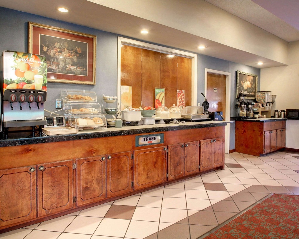 Quality Inn & Suites Clinton - Jackson West