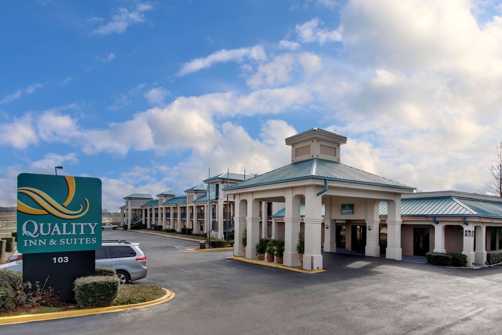 Quality Inn & Suites Clinton - Jackson West