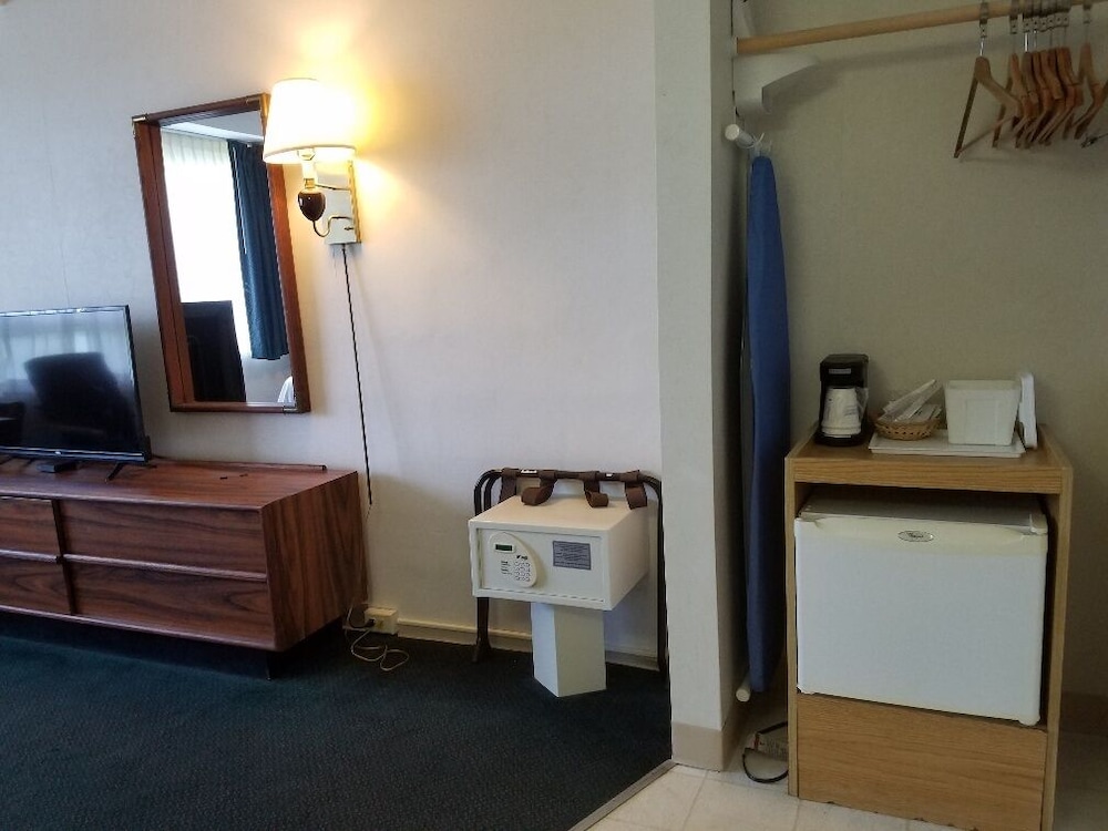 Travelodge by Wyndham Lake George NY