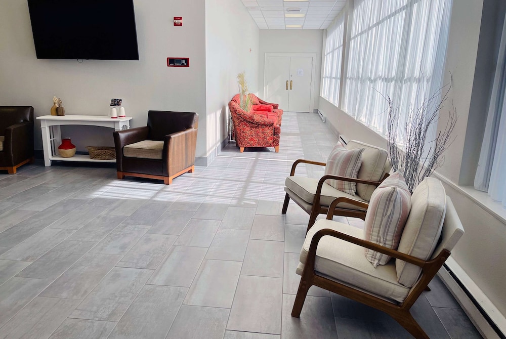 Hawthorn Extended Stay by Wyndham Ellsworth / Bar Harbor