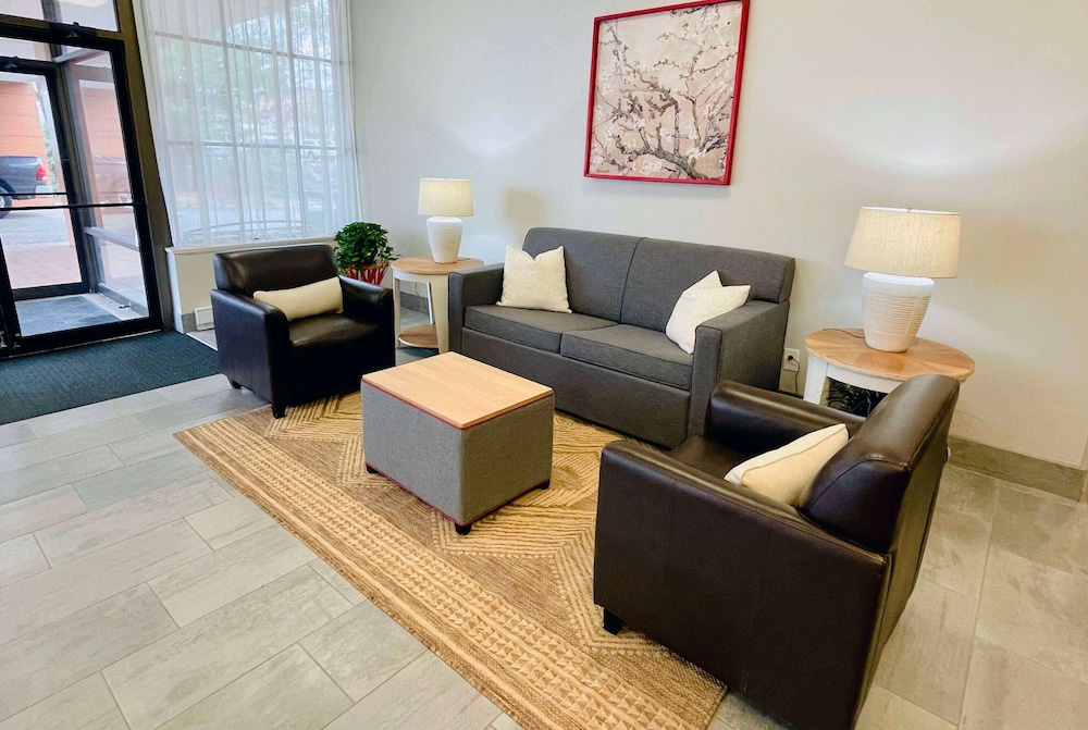 Hawthorn Extended Stay by Wyndham Ellsworth / Bar Harbor
