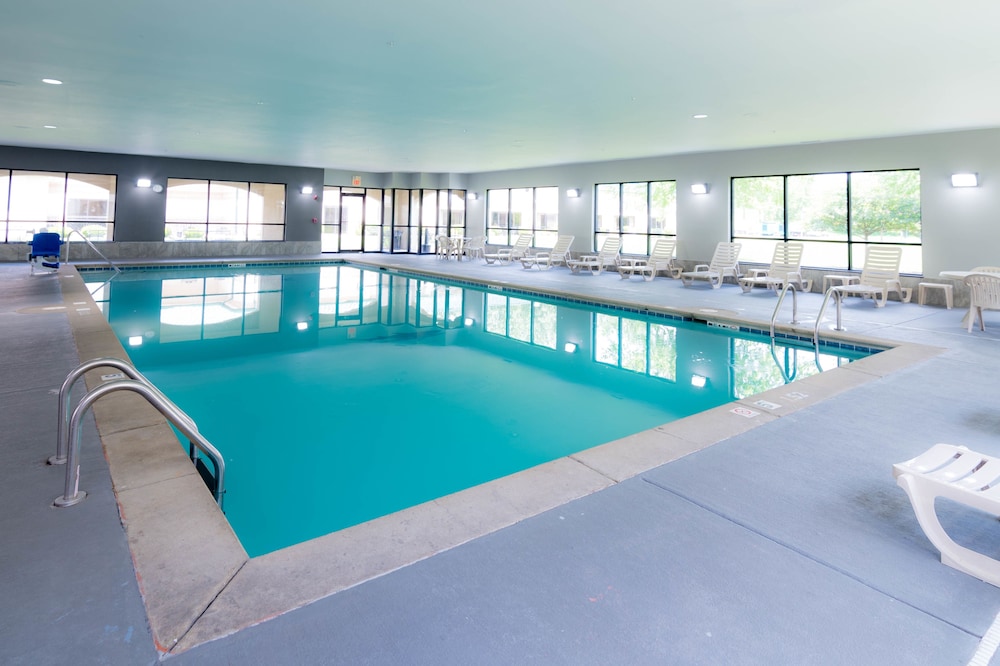 Clarion Inn Elmhurst - Oak Brook near I-88, I-290, I-294
