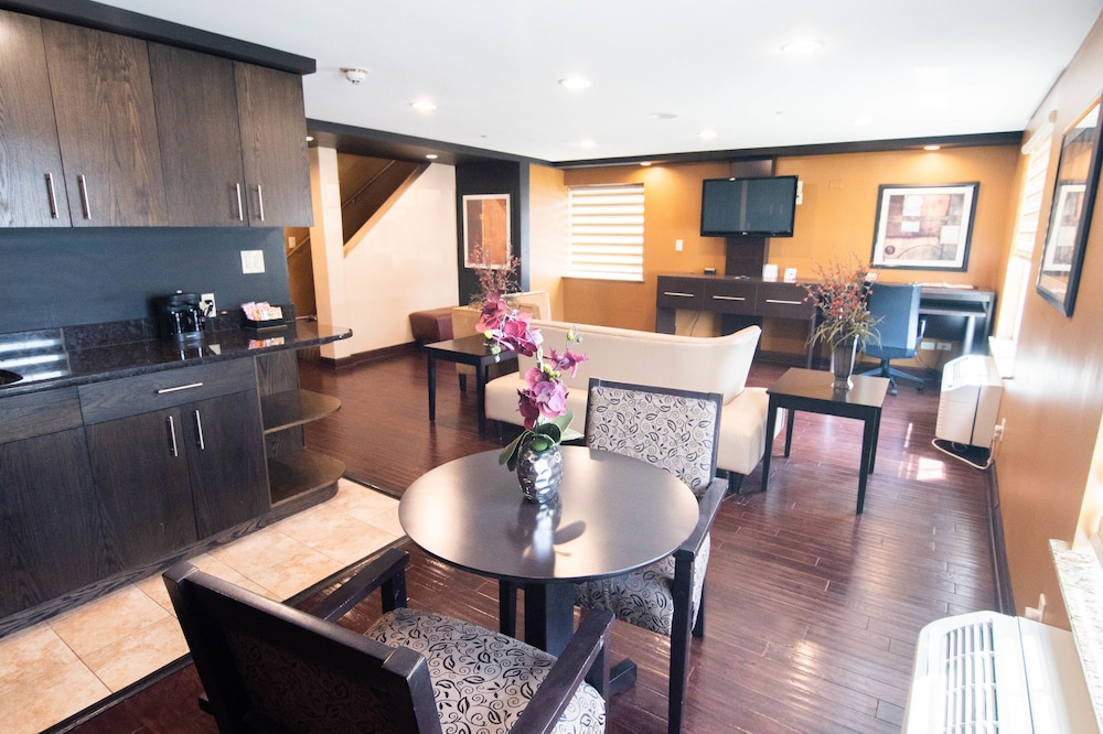 Clarion Inn Elmhurst - Oak Brook near I-88, I-290, I-294 photo 4