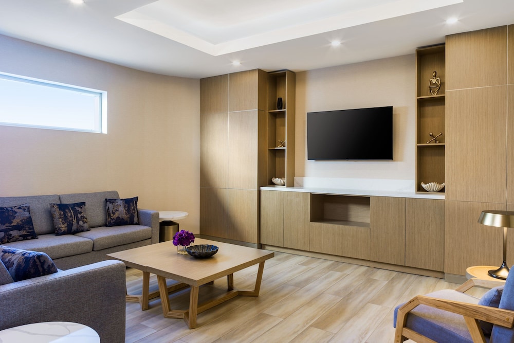 Delta Hotels by Marriott Ontario Airport photo 2