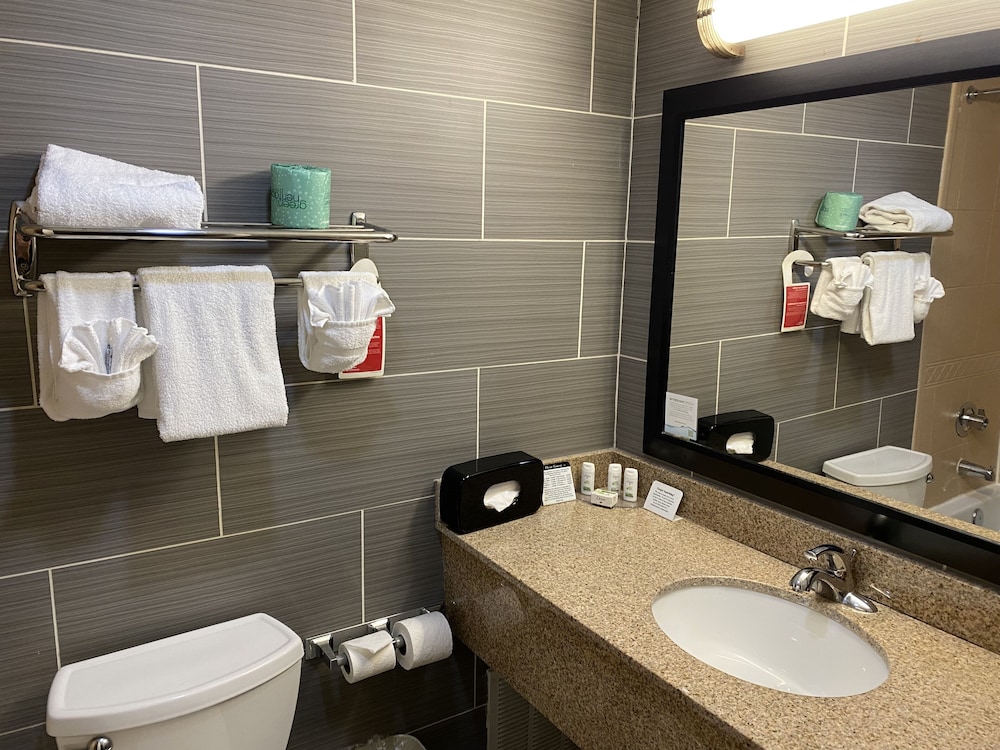 Ramada by Wyndham Rochelle Park Near Paramus