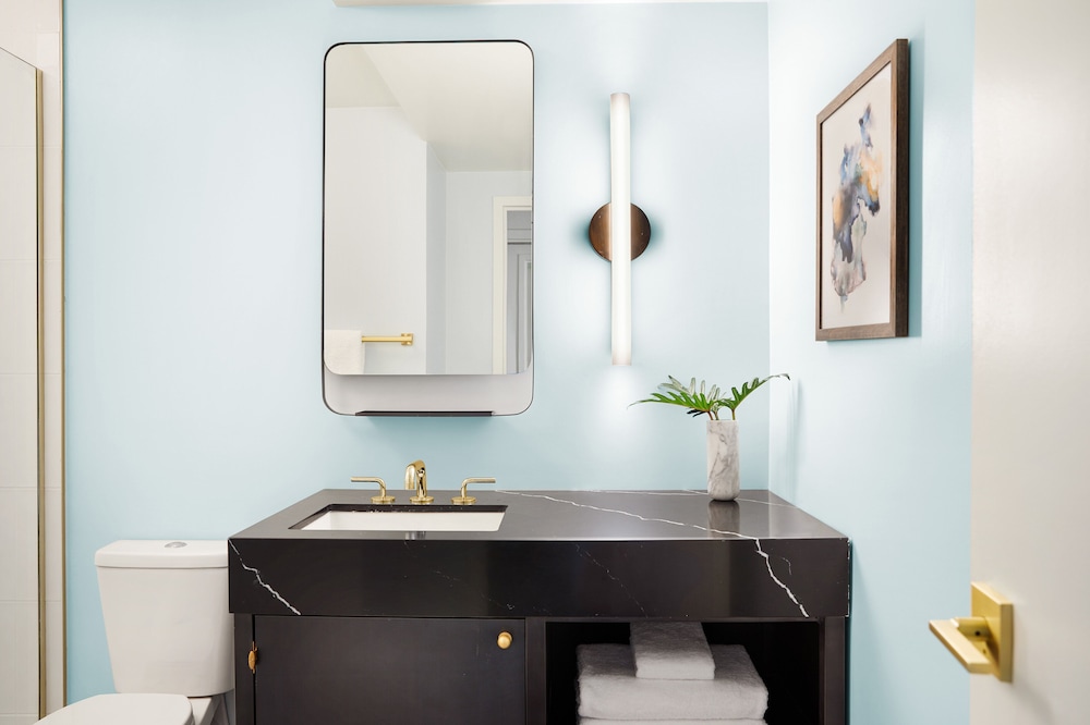 Kimpton Alton Fisherman's Wharf by IHG