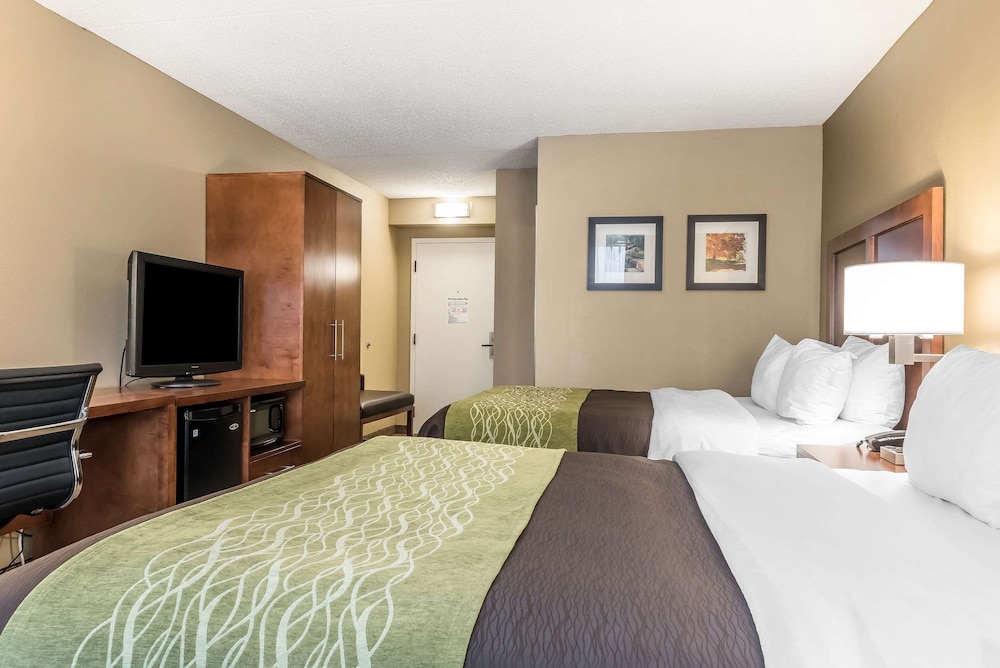 Comfort Inn & Suites Piqua-Near Troy-I75
