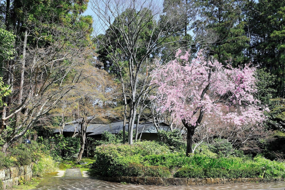 The Prince Kyoto Takaragaike, Autograph Collection