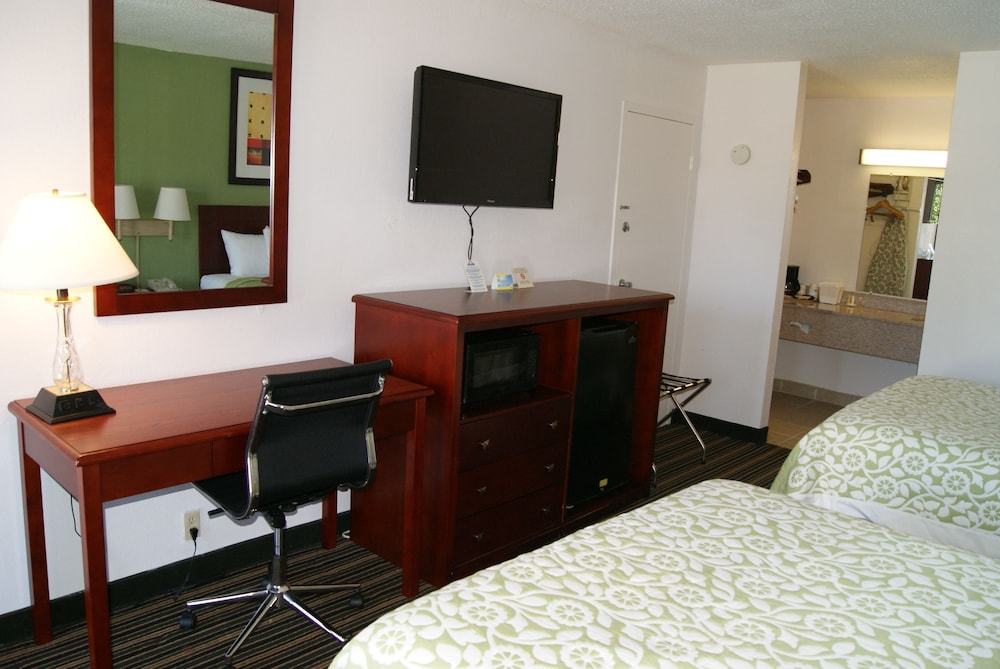 Days Inn by Wyndham Shelby