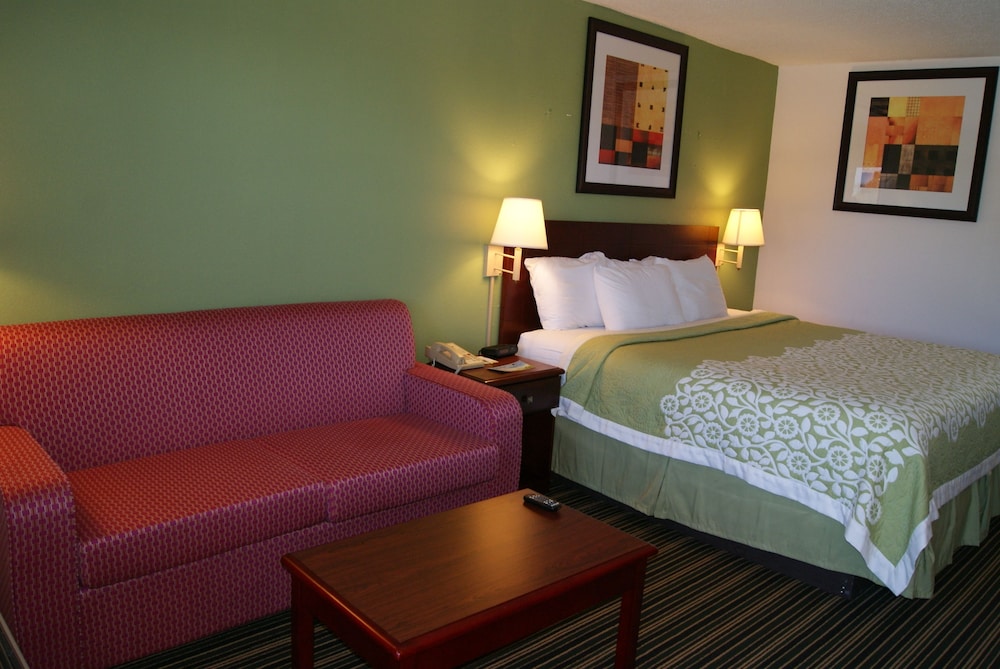 Days Inn by Wyndham Shelby
