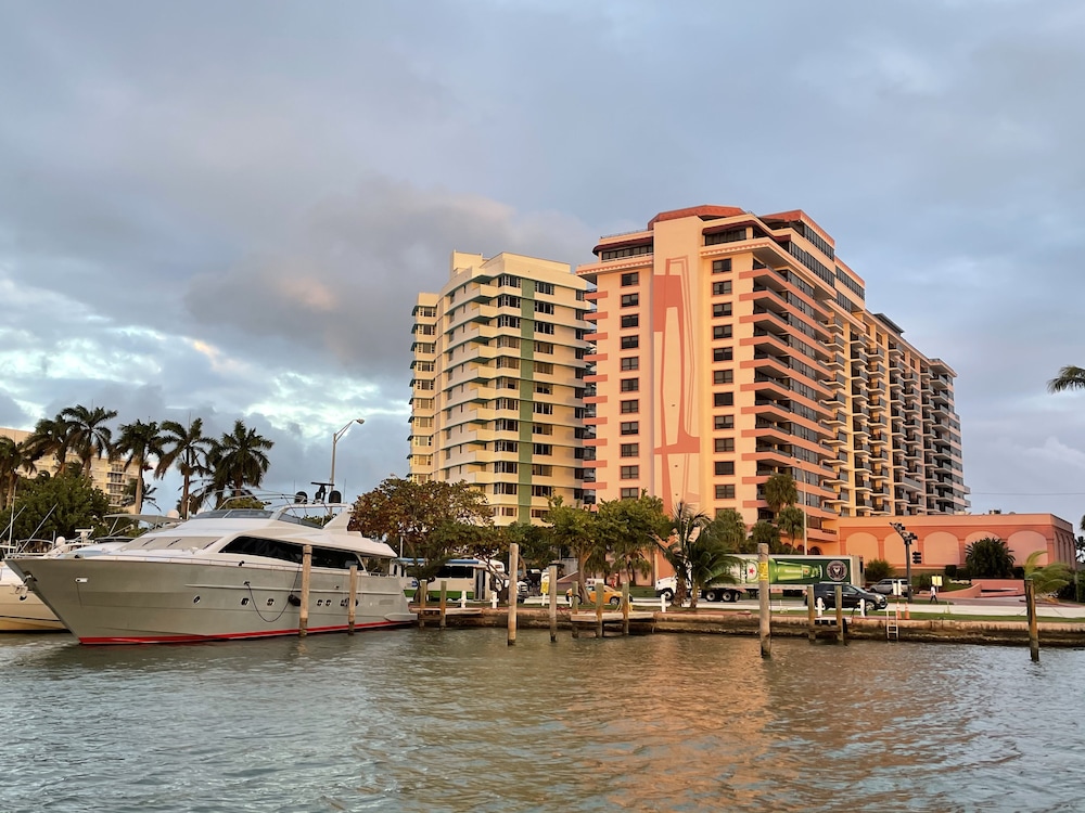 The Alexander Ocean Front Resort photo 2