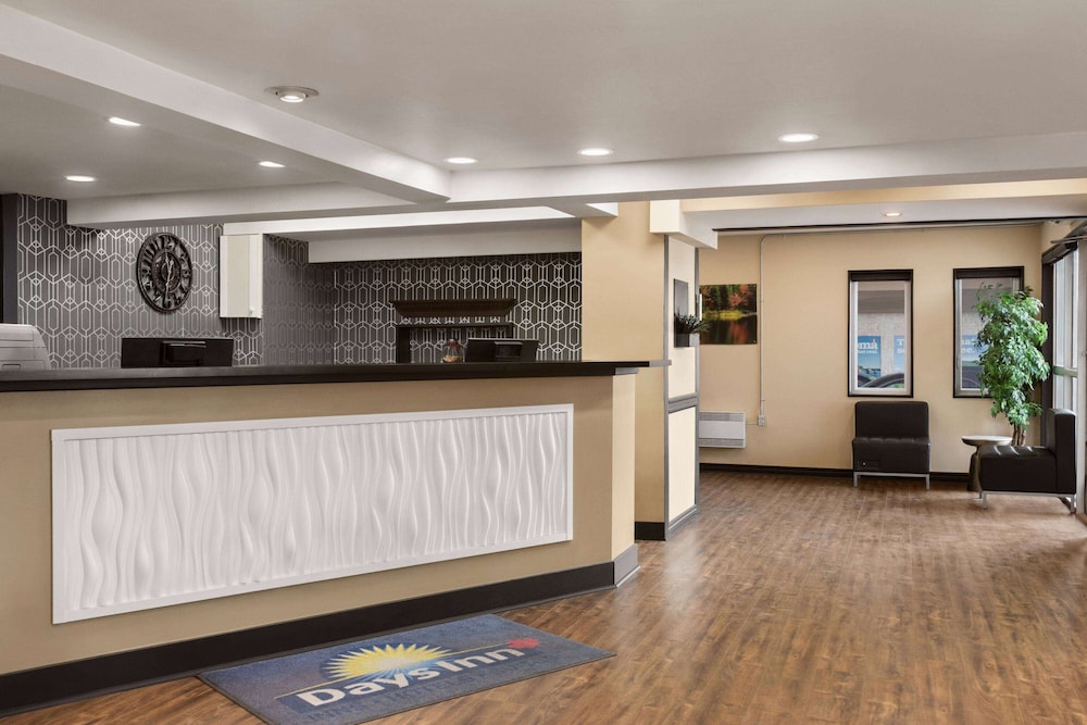 Days Inn & Suites by Wyndham Sault Ste. Marie ON