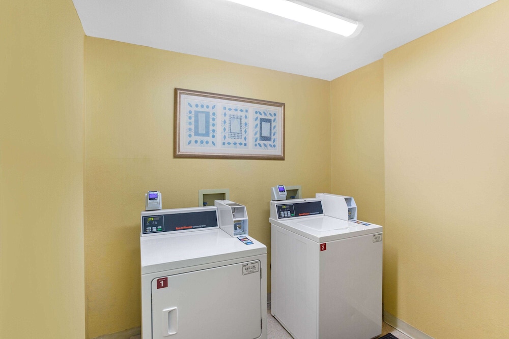 La Quinta Inn & Suites by Wyndham Sarasota Downtown