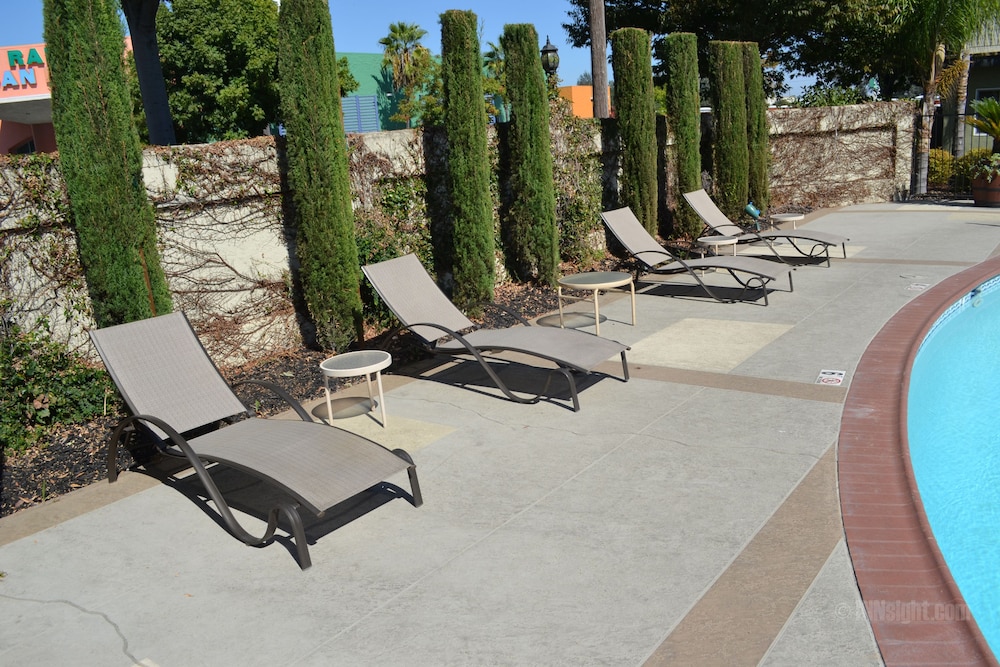 Days Inn & Suites by Wyndham Lodi