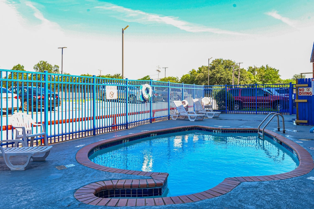 OYO Hotel Irving DFW Airport South