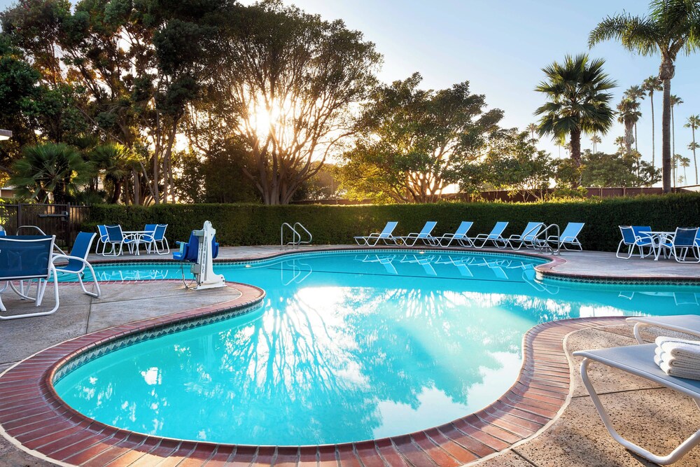 Four Points by Sheraton Ventura Harbor Resort