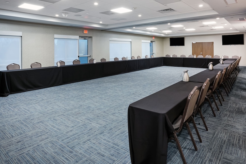 Holiday Inn Express & Suites Chicago North Shore - Niles by IHG
