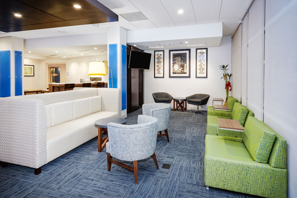 Holiday Inn Express & Suites Chicago North Shore - Niles by IHG
