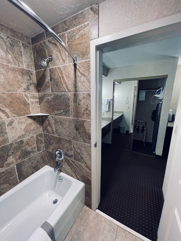 Best Western Plus Weston Inn
