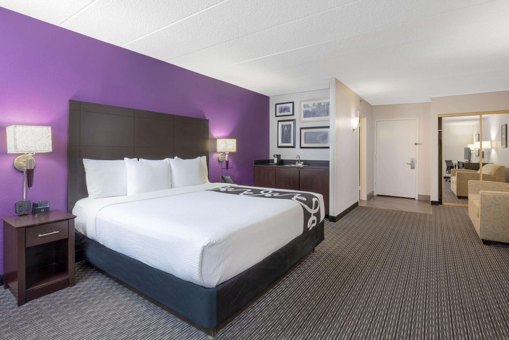 La Quinta Inn & Suites by Wyndham Clifton/Rutherford