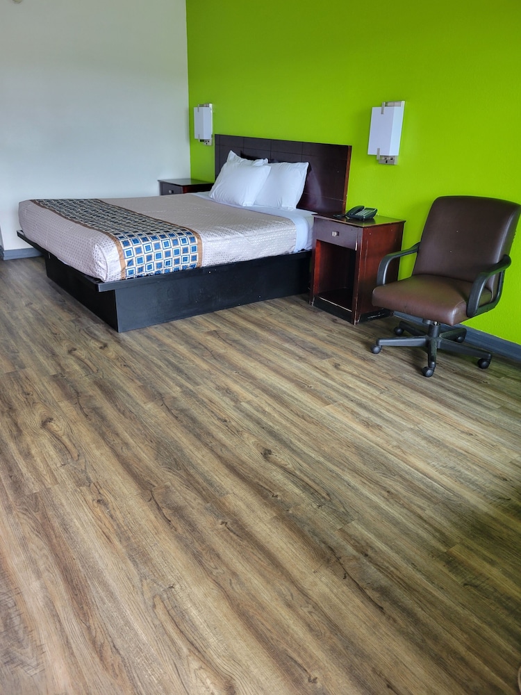 Budgetel Inn & Suites